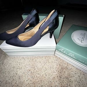 Abella True Comfort Heals- Navy new, unworn